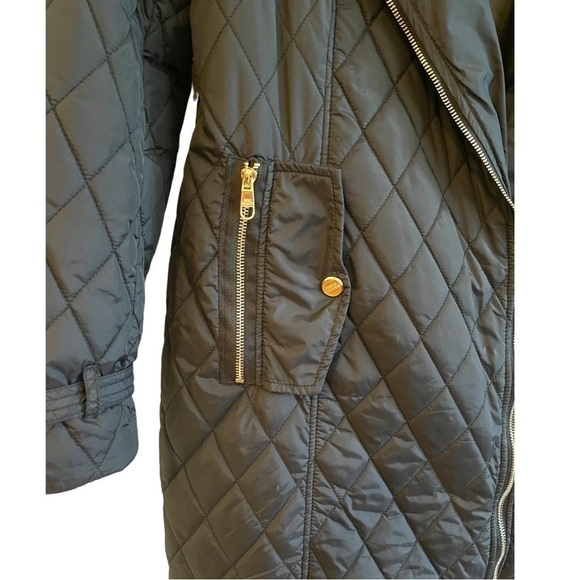 STEVE MADDEN, WOMENS LIGHTWEIGHT PUFFER COAT WITH HOOD. GOLD ZIPUP FRONT. SIZE L - Picture 6 of 6